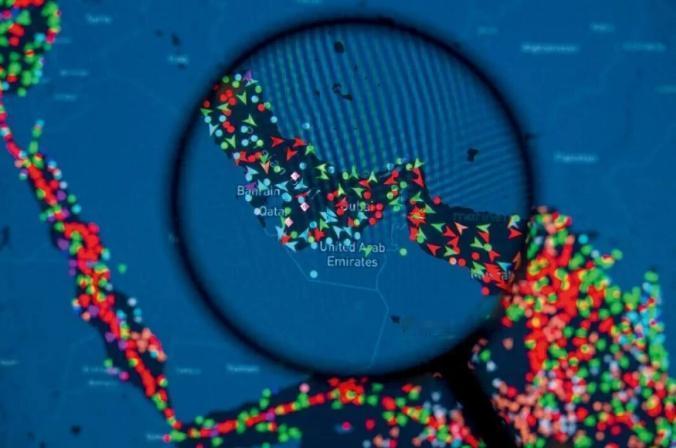 霍尔木兹海峡变“海上停车场”，两万海员被困，保险单成催命符！

波斯湾彻底乱套了