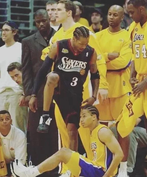 泰伦卢：最讨厌身披3号球衣的球员
记者：为什么？
泰伦卢：球员时代有人打进制胜球