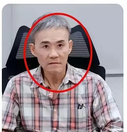 71岁穿豆豆鞋迎娶90后，全网都在笑他“老不正经”。
我们骂的，真不是衰老。
而