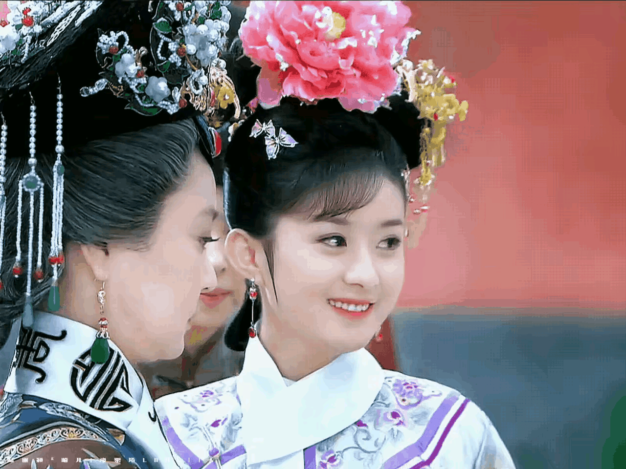 唉，同事之间哪有真感情，都是利益！
中午嗦粉，隔壁桌两个女生也在嗦粉，结果悲剧了
