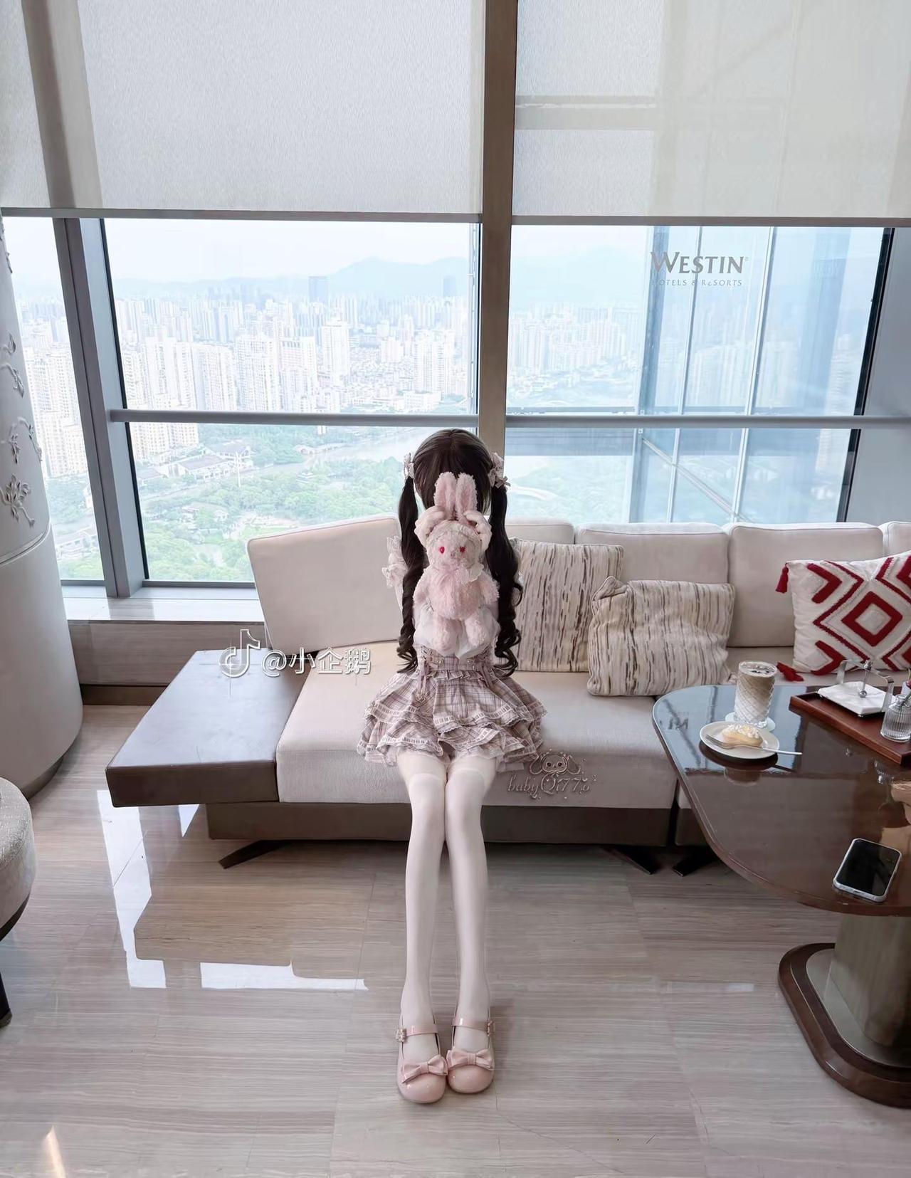 你就不能等等吗 我们刚分开 你就爱上别人了lizalisa 天秤座 我是男的 正