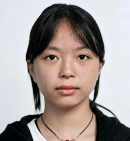 凌晨1点，广西贵港，

两个女孩一起出门。

然后，14.5小时，手机信号消失。