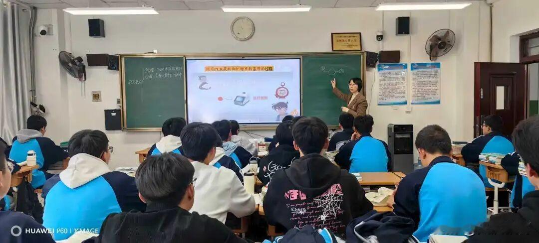 10月29日至11月2日，汉中市龙岗教科院领导，龙岗学校总校高中、初中领导和骨干