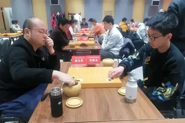 倡棋杯预选首轮也不乏精彩

唐大师凭搅肉之功惊险过关

女子顶尖周泓余唐嘉雯晋级