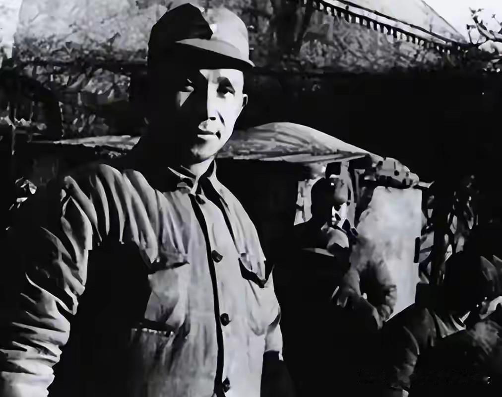 粟裕是中国杰出的无产阶级革命家、军事家，被誉为“战神”，以下从生平经历、军事成就