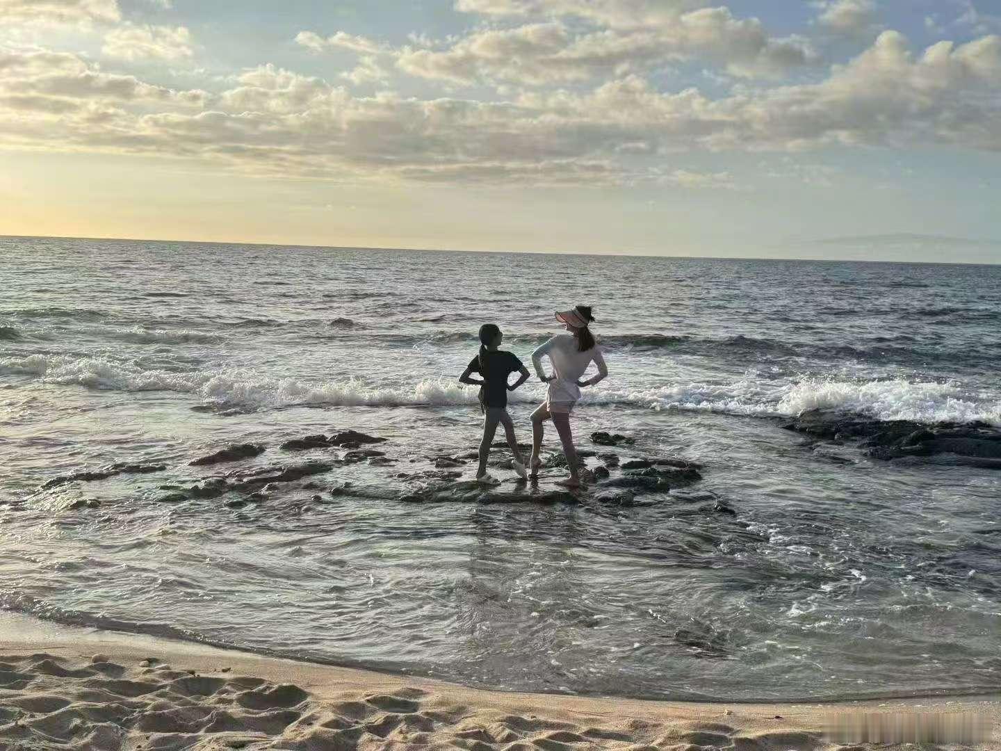 孙俪小花海边跳舞孙俪小花一起在海边等夕阳 孙俪小花一起在海边等夕阳 ​​​
