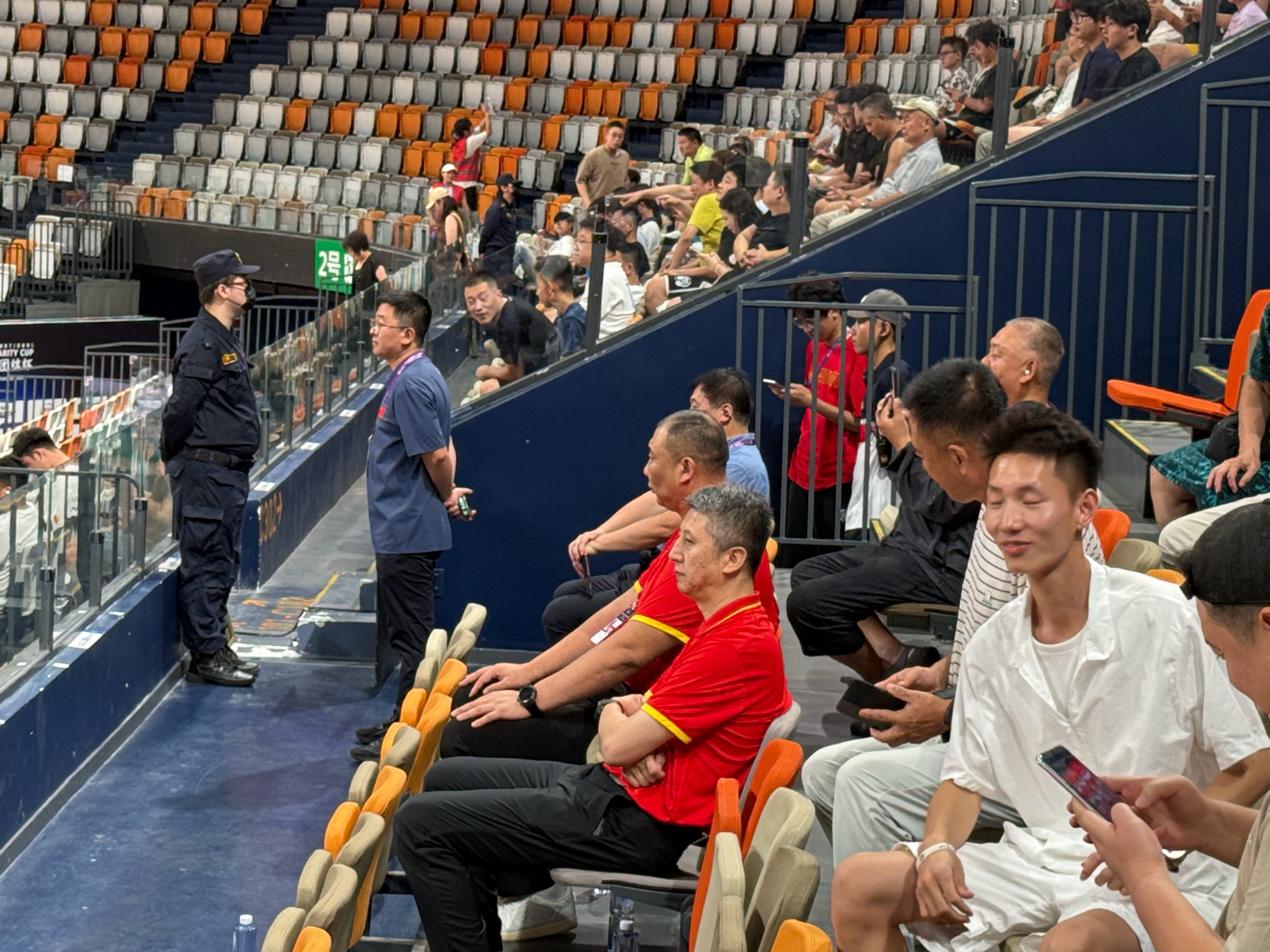热身赛郭士强都要来研究一下对手