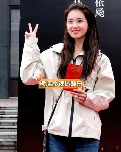 有媒体整理郭宇欣过往采访与直播片段，发现她多次公开抵制女演员之间拉踩雌竞。面对粉