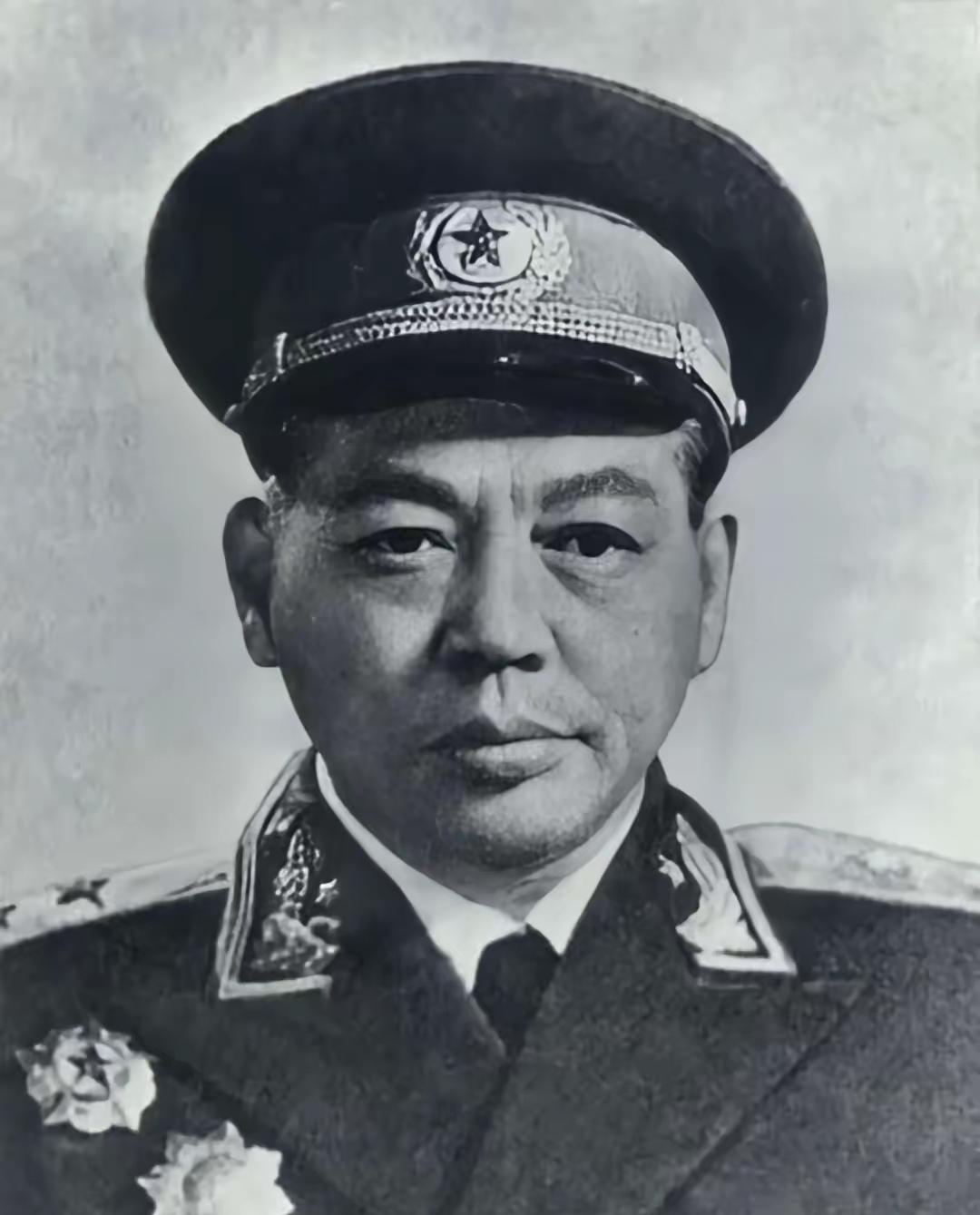 1939年，八路军的一个团弹尽粮绝，地主却堵门不让突围，团长曾国华拔枪后地主却说