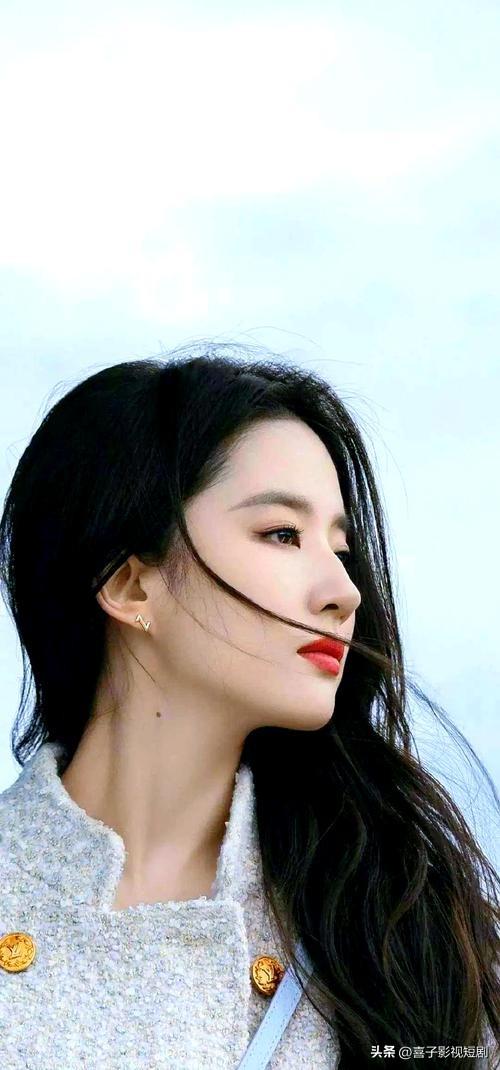 不困在流水线的精致标准里，每片水土养出的独一份鲜活气韵，拼凑成了中国美女最打动人
