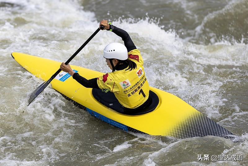 短句可选
 
激流劈浪，卫冕成功！黄娟水上再夺亚运金牌🏅