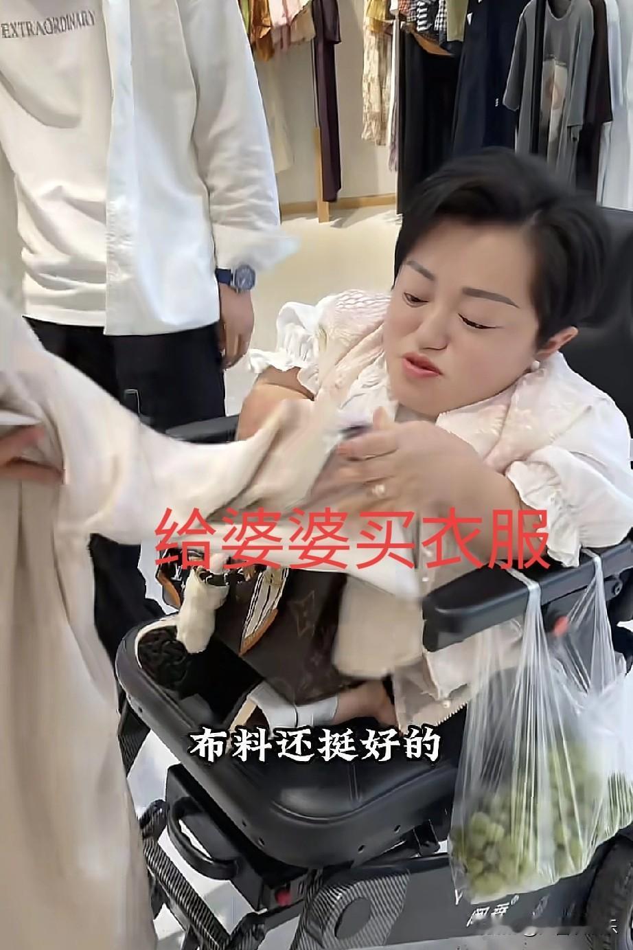 我要是李喜梅婆婆，也不会嫌疑这残疾儿媳妇。
不是因为李喜梅当老板赚钱多，
而是因