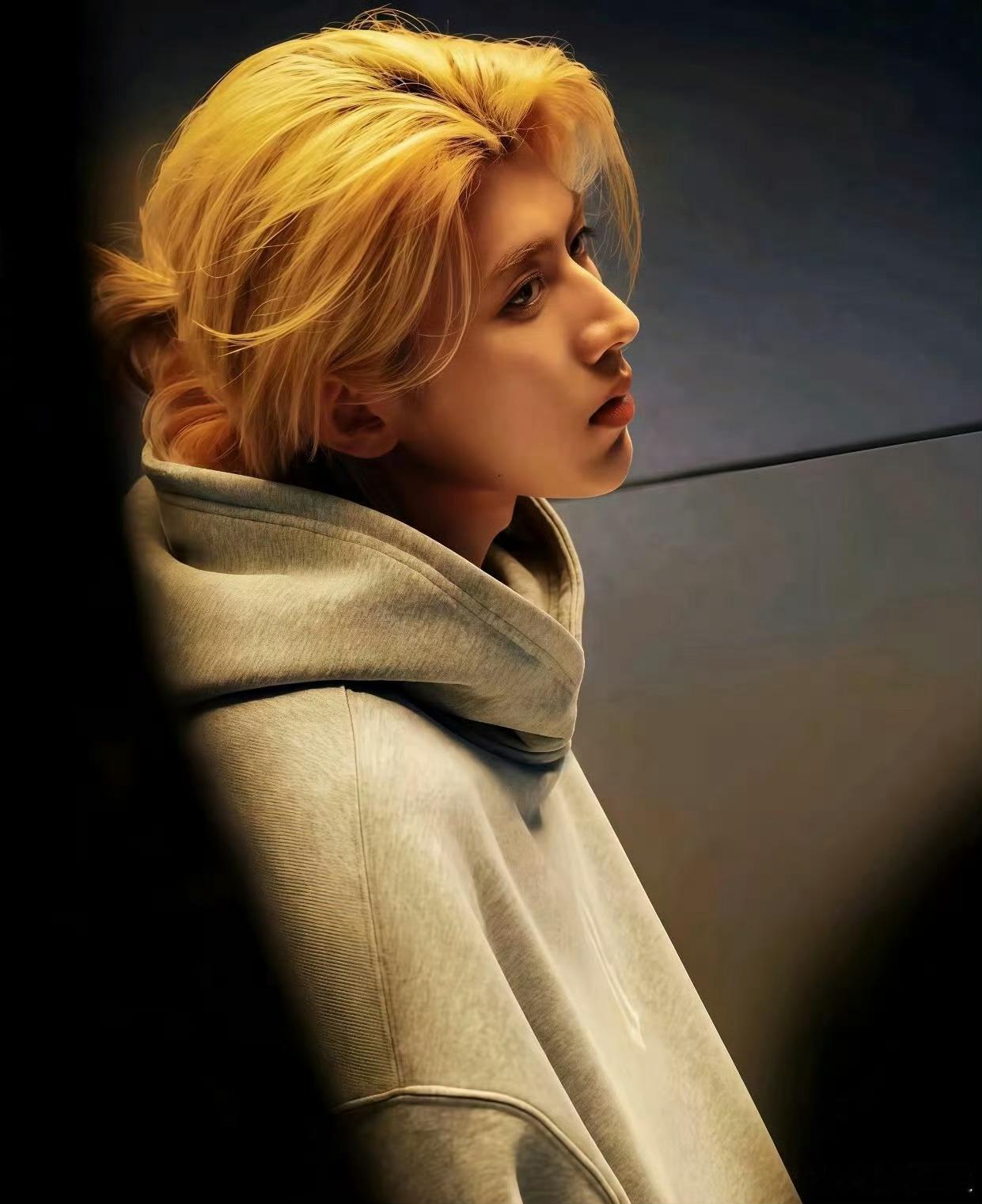 曝蔡徐坤被青春有你女学员骚扰再探再报 