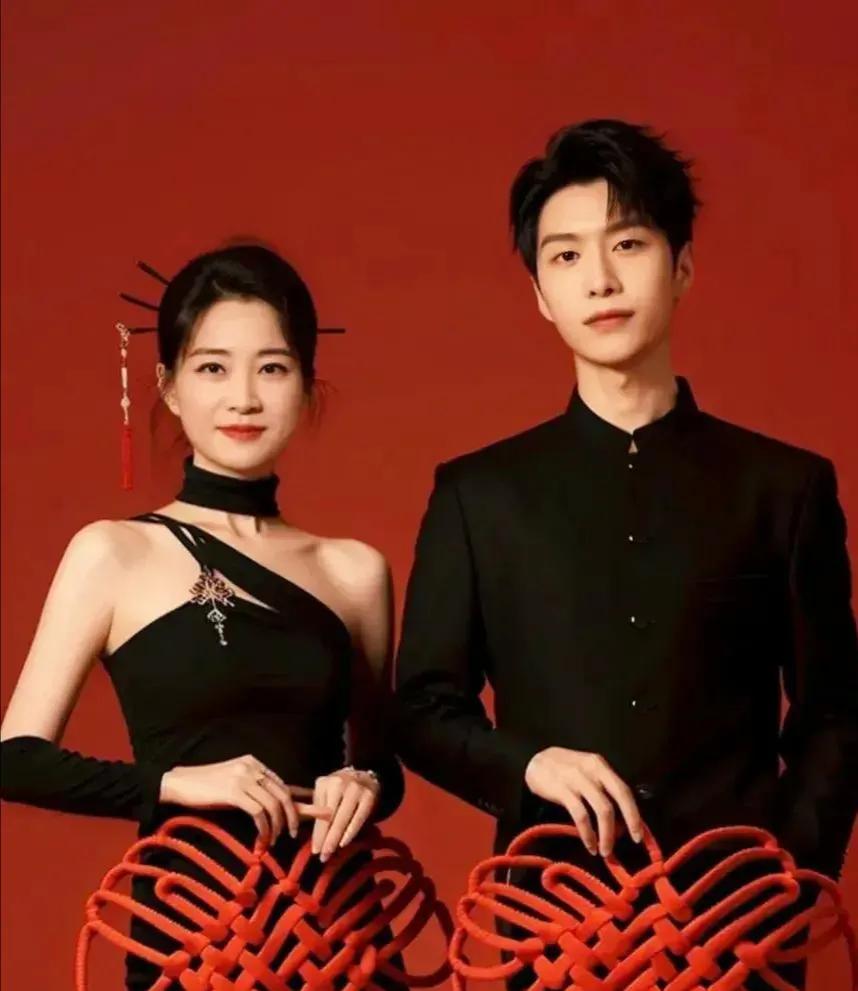 哇塞！竟然是贾玲和范丞丞！长发的贾玲真是美呆了，虽然瘦下来的贾玲有着脱胎换骨的变