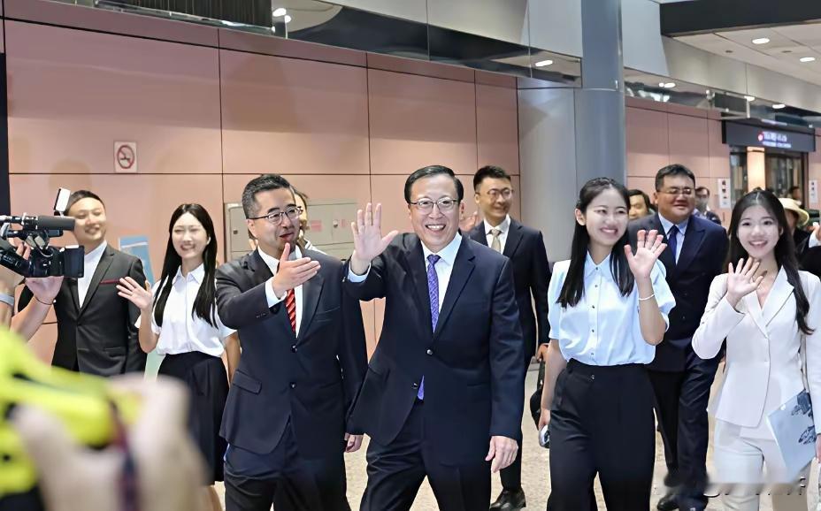 国共智库论坛如期举行。
在北京，台湾国民党代表团的下榻之处是中国大饭店。
中国大