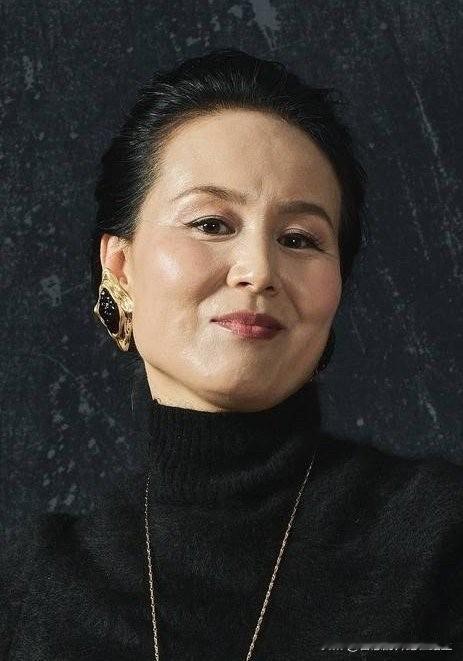 蔑笑 奈我何

不知道这女的为啥老出这种得意的表情[汗]，可能出狱了重生了，拍了
