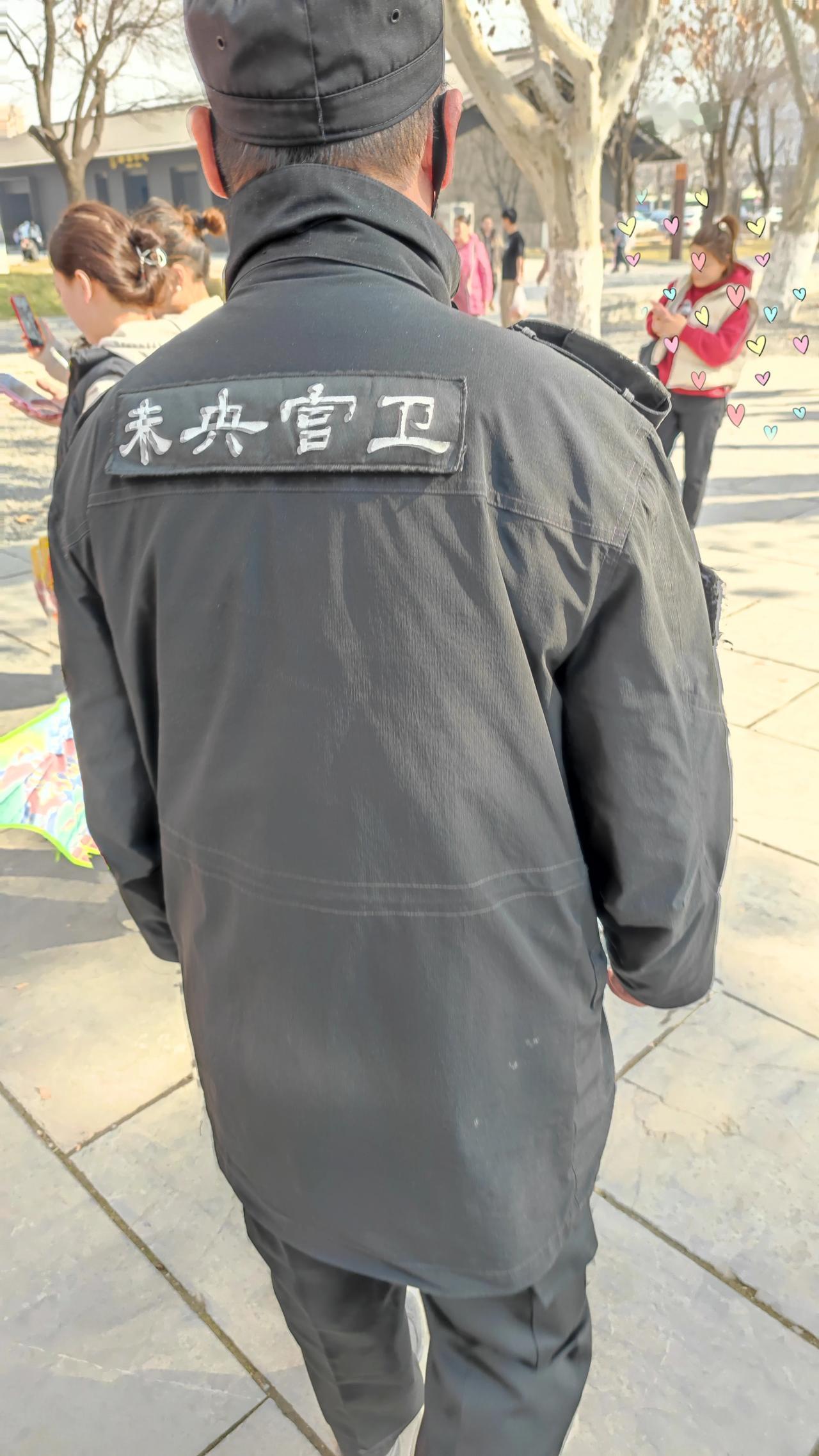 未央宫遗址公园的保安制服
确实是保卫未央宫[奥特曼]