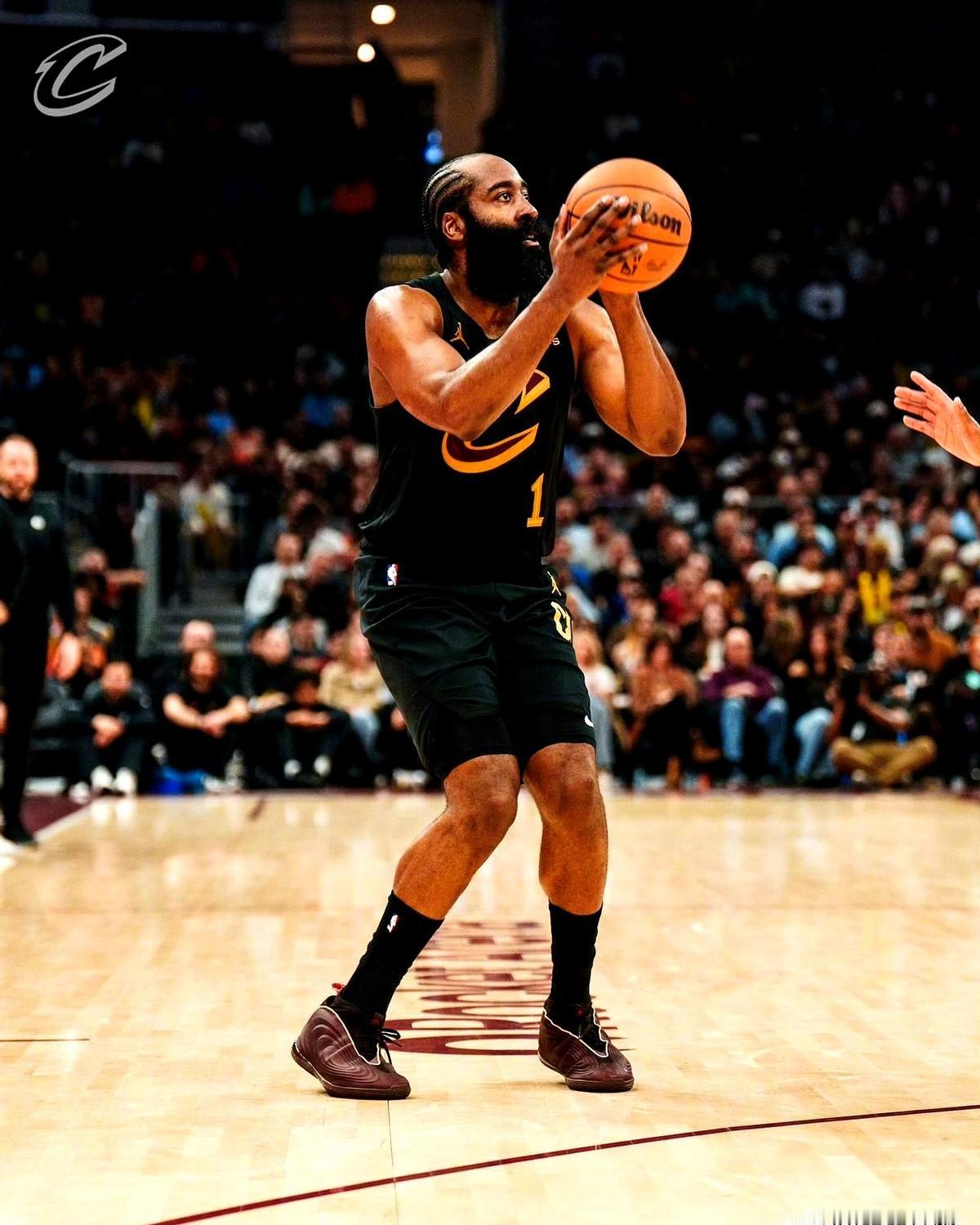 哈登这班上的，也太轻松了。

打篮网，三节没打完，分差一度拉到43分。哈登只用2