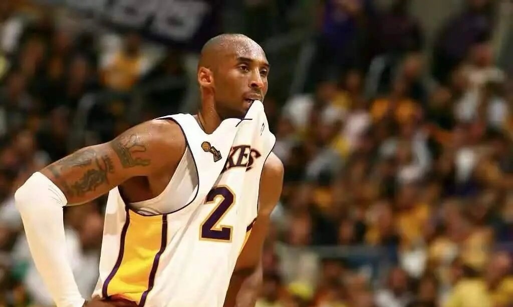 【11年湖人核心阵容仍在，为什么没能完成3连冠？科比加嫂都有问题？】在2000年