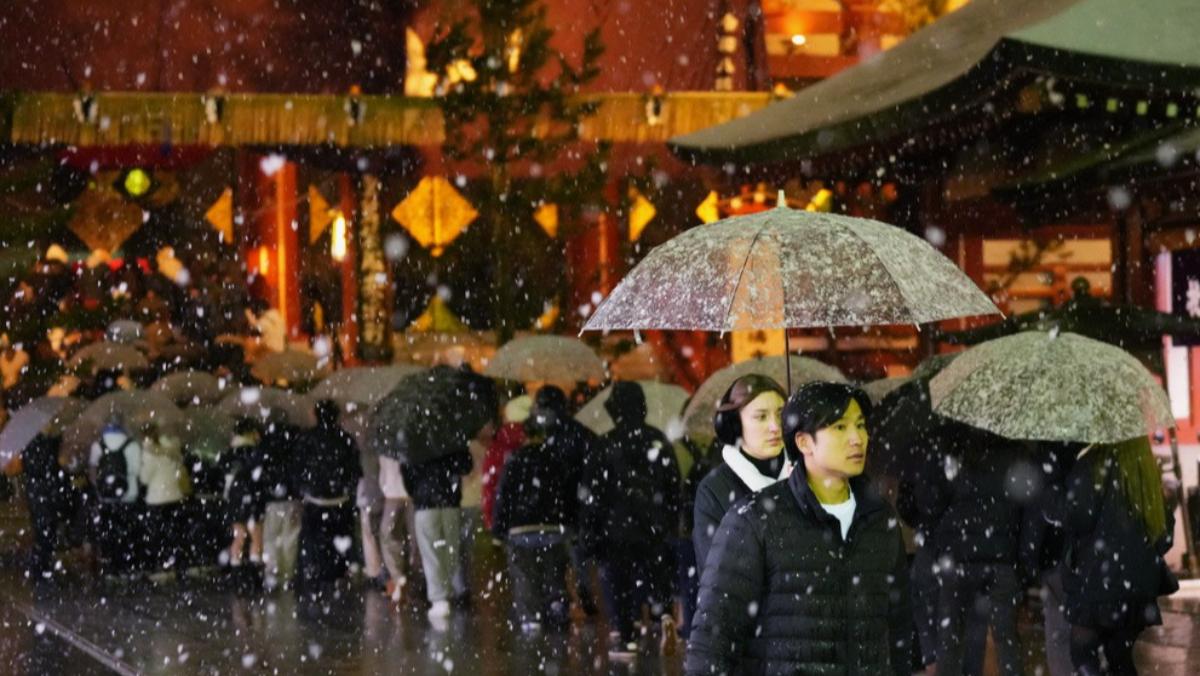 【台湾机场塞满了涌向日本的观光客，大陆却减60%】据日本政府观光局2月18日发表