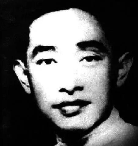 1928年，梅大栋被捕入狱，敌人为了羞辱他，故意把他跟偷牛贼关在一起，谁知偷牛贼