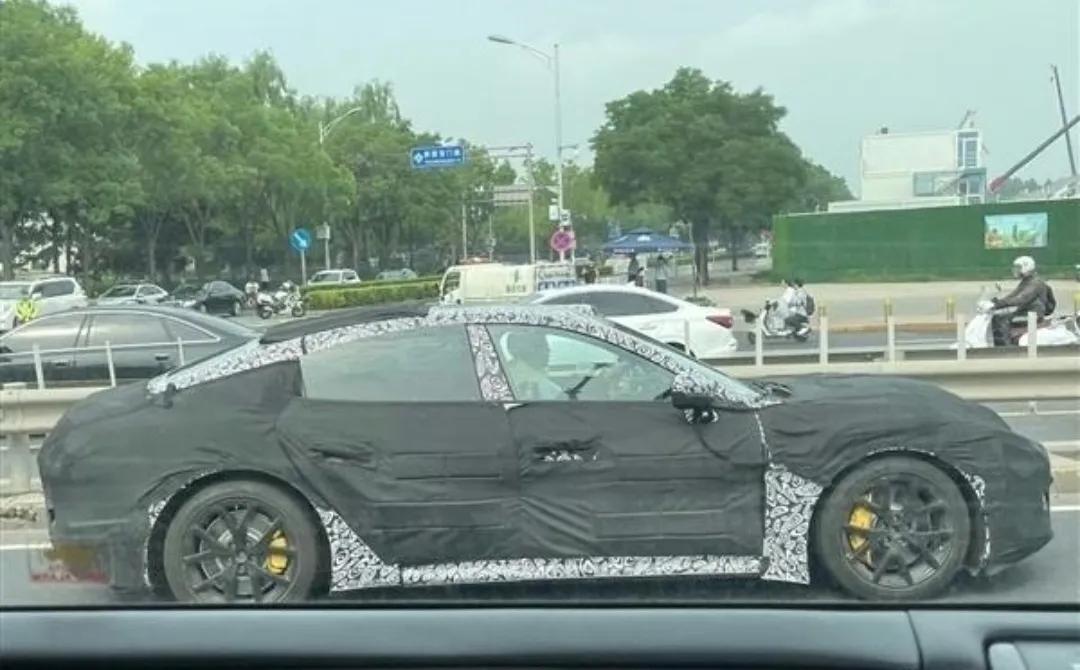 看完小鹏杠华为问界，发现汽车这个行业成其实比手机更卷，蔚小理造车打不过比亚迪机电