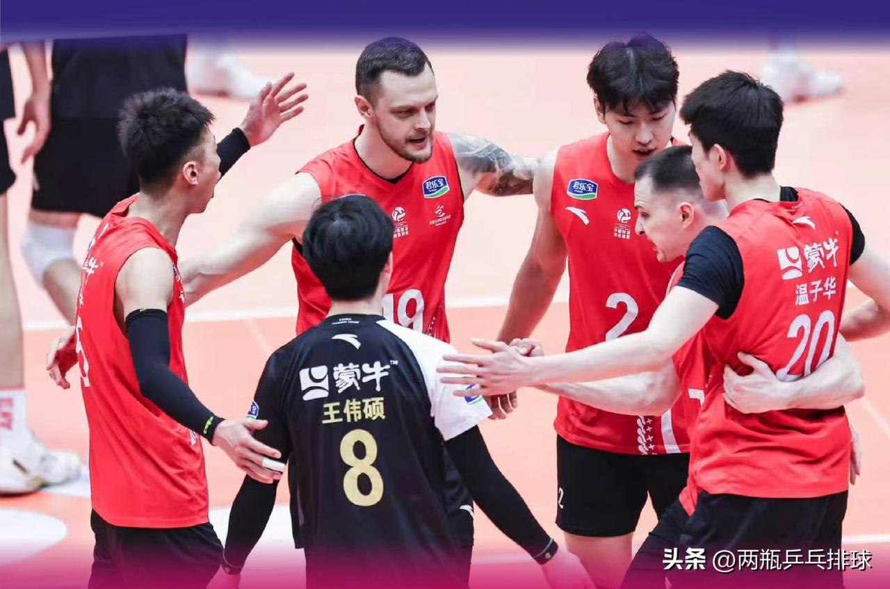 薛智鸿一般、阿力哑火；徐克、隋翔宇攻防俱佳挥，温子华发挥神勇，保定男排3-0击败
