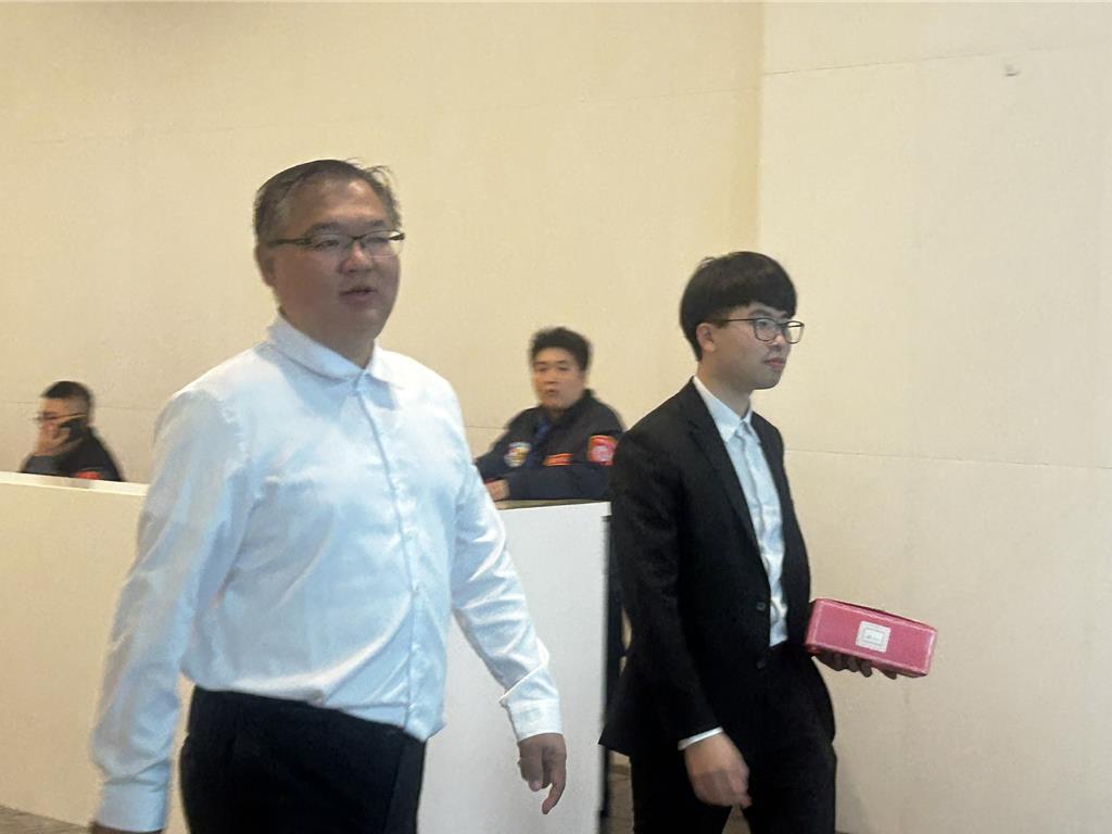 马英九基金会董事会决议，成立三人小组查证“财政纪律”
马英九以“财政纪律有疑虑”