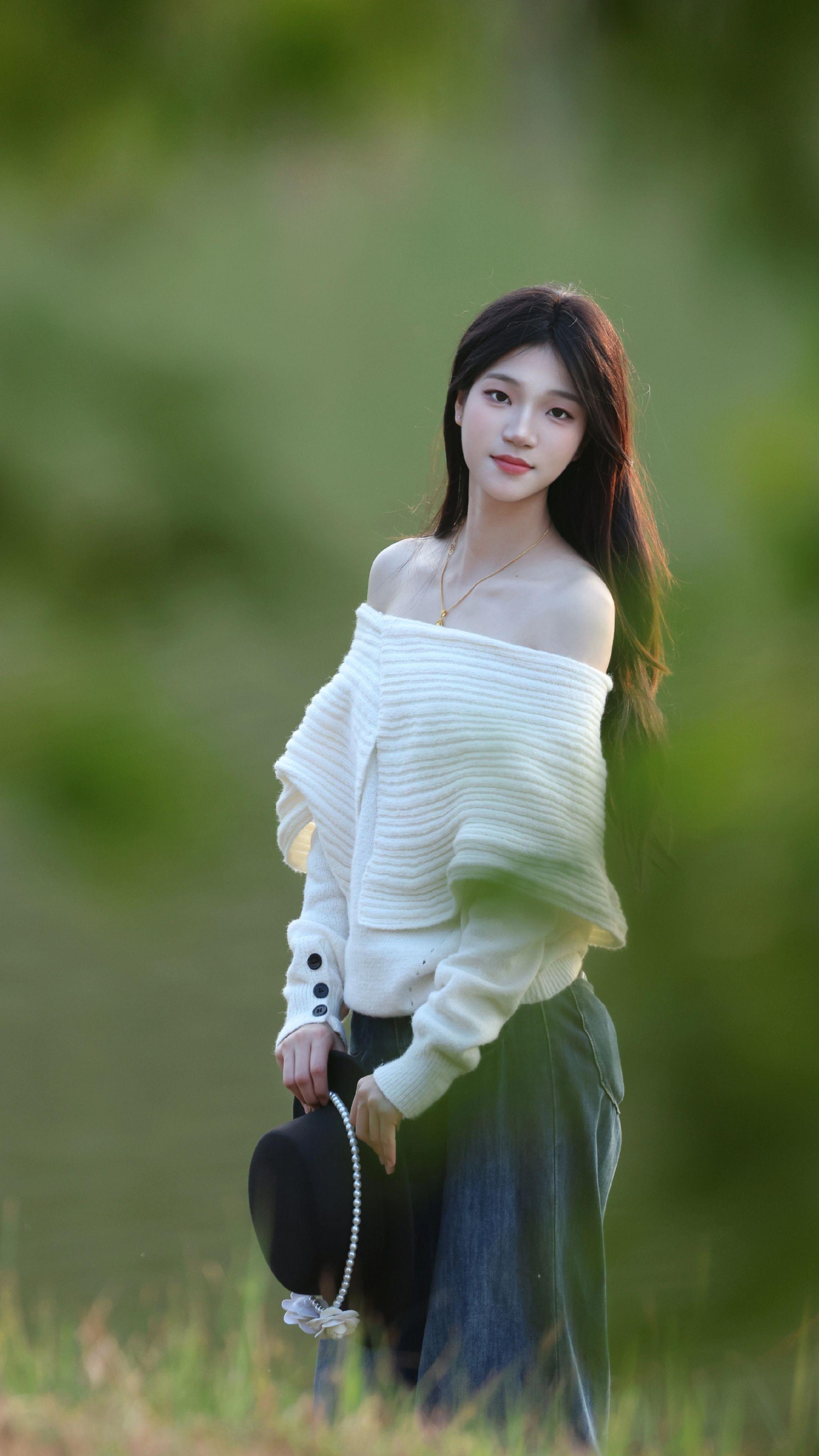 小河边 摄影写真 人像 草地 少女写真