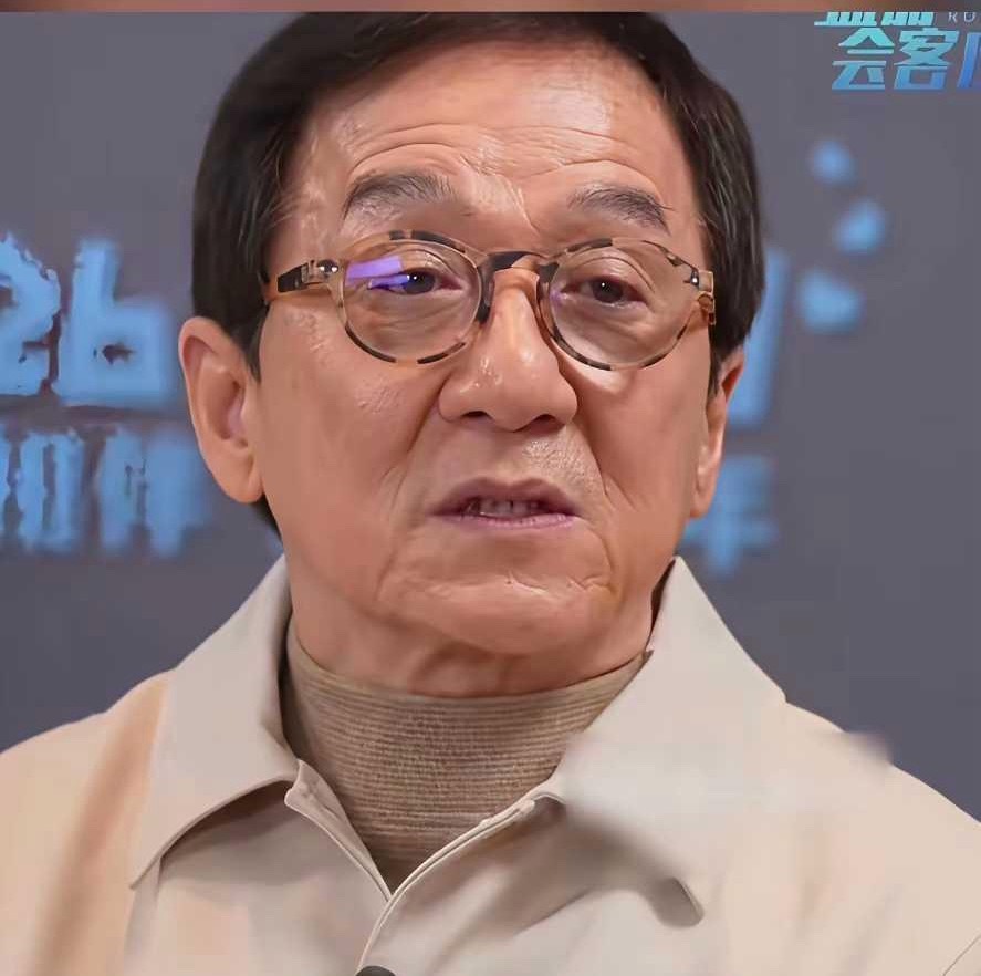 成龙真是厉害，不玩各种社交平台，没有微信，为什么，担心自己上瘾耽误工作和生活。确