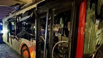 搞笑内涵图[超话]  🇮🇹雷焦高铁🚅站前发生爆炸。。当地（1月24日）意大