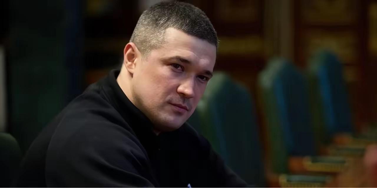 乌克兰前防长费多罗夫明确表态，战争期间他不会在政治上跟泽连斯基对着干。

别人被