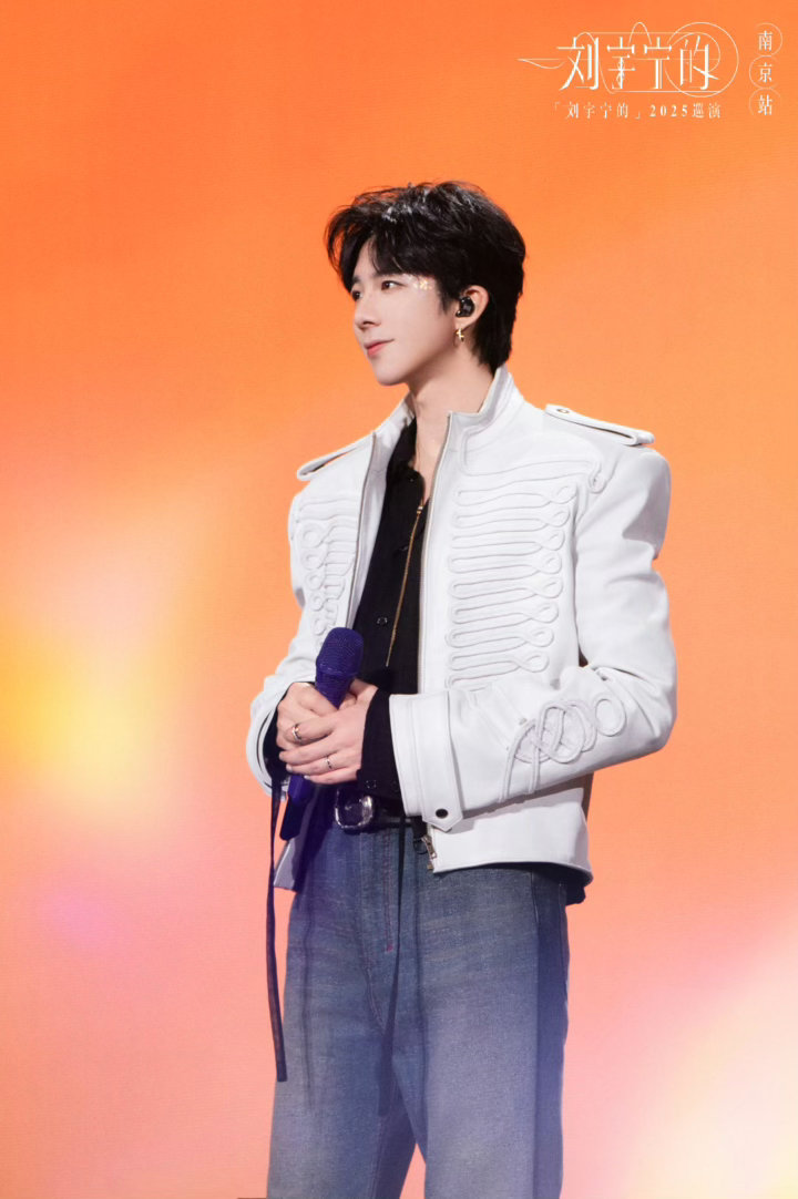 刘宇宁否认与宋祖儿恋情刘宇宁 没完了别造谣近日，有网友爆料宋祖儿 刘宇宁同款地板