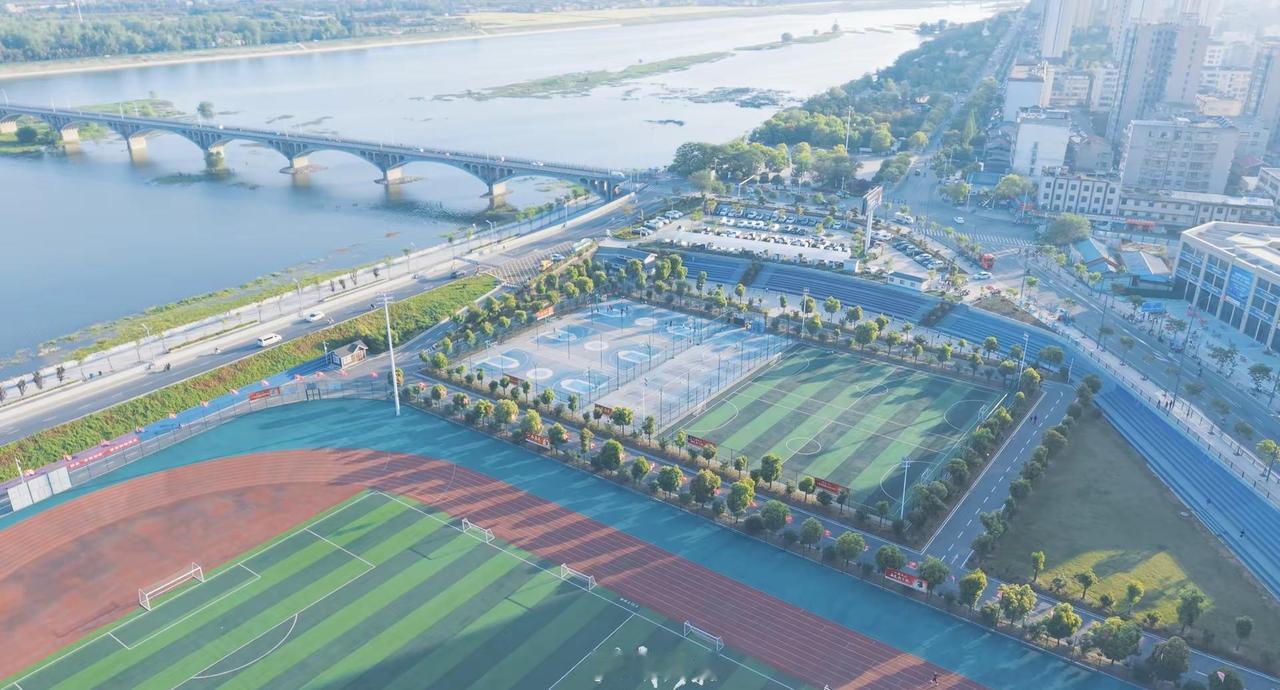 谷城河道治理改造后实拍。这样的谷城，你不喜欢？谷城