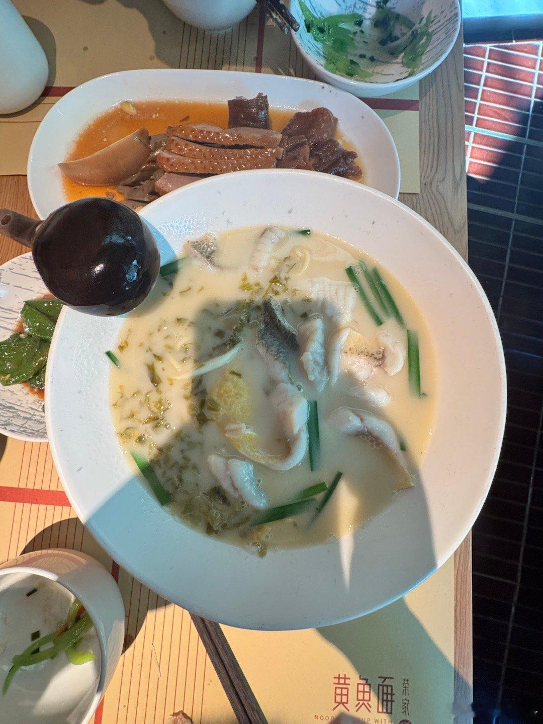 第一次吃新荣记！ 