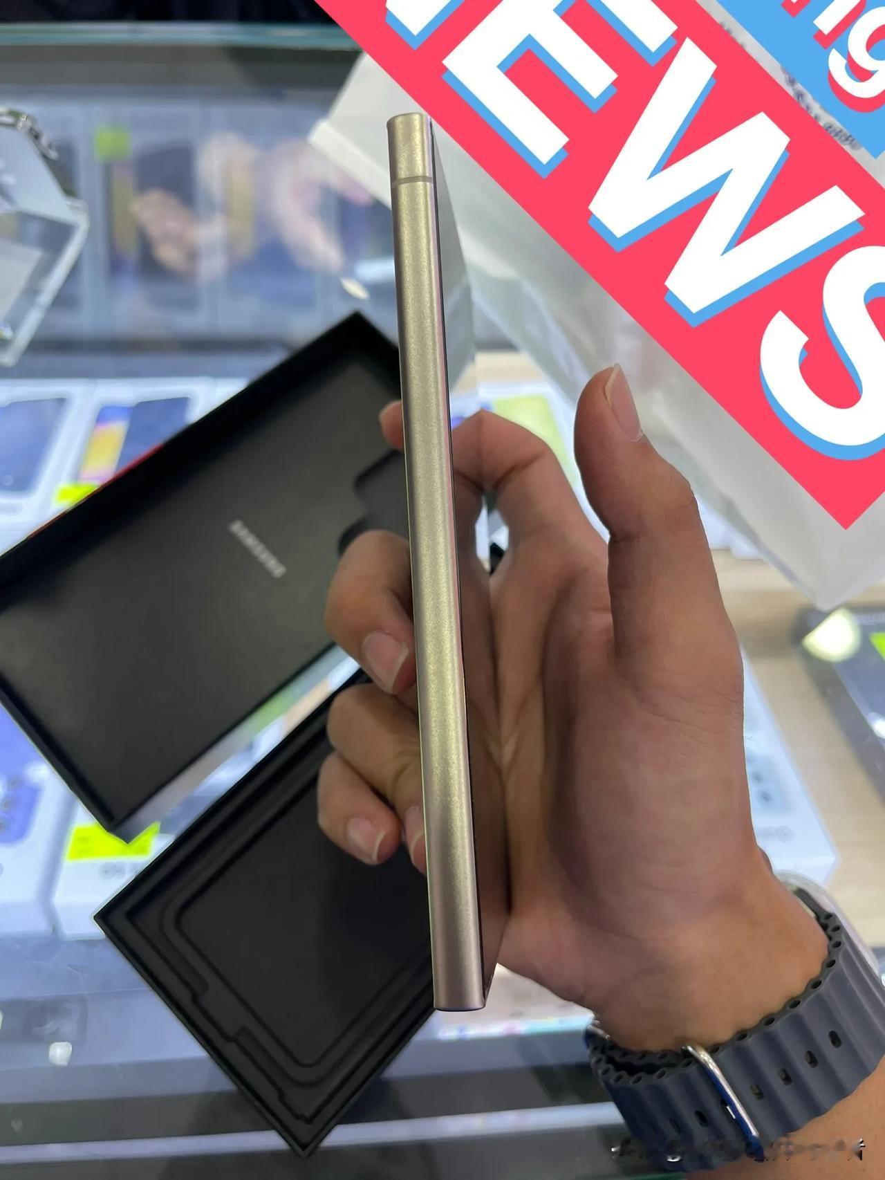 三星Galaxy S24 Ultra真机开箱上手！[送心]
还是原色钛金属[舔屏
