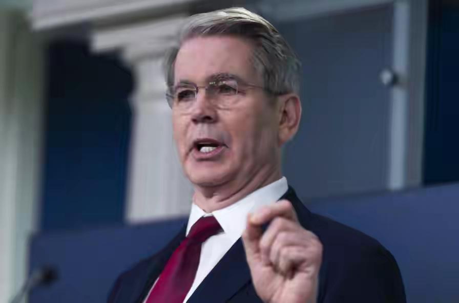 美财长通告中方，不许断供稀土，否则后果自负，中方连抛百亿美债