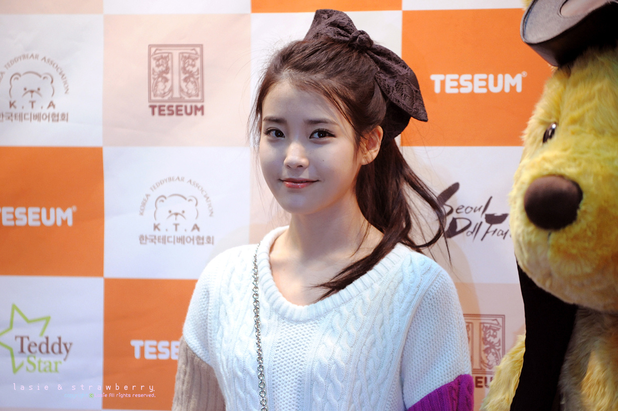 【回顾】111228 IU  COEX 人偶展示会洋娃娃般精致可爱cr.Skyl