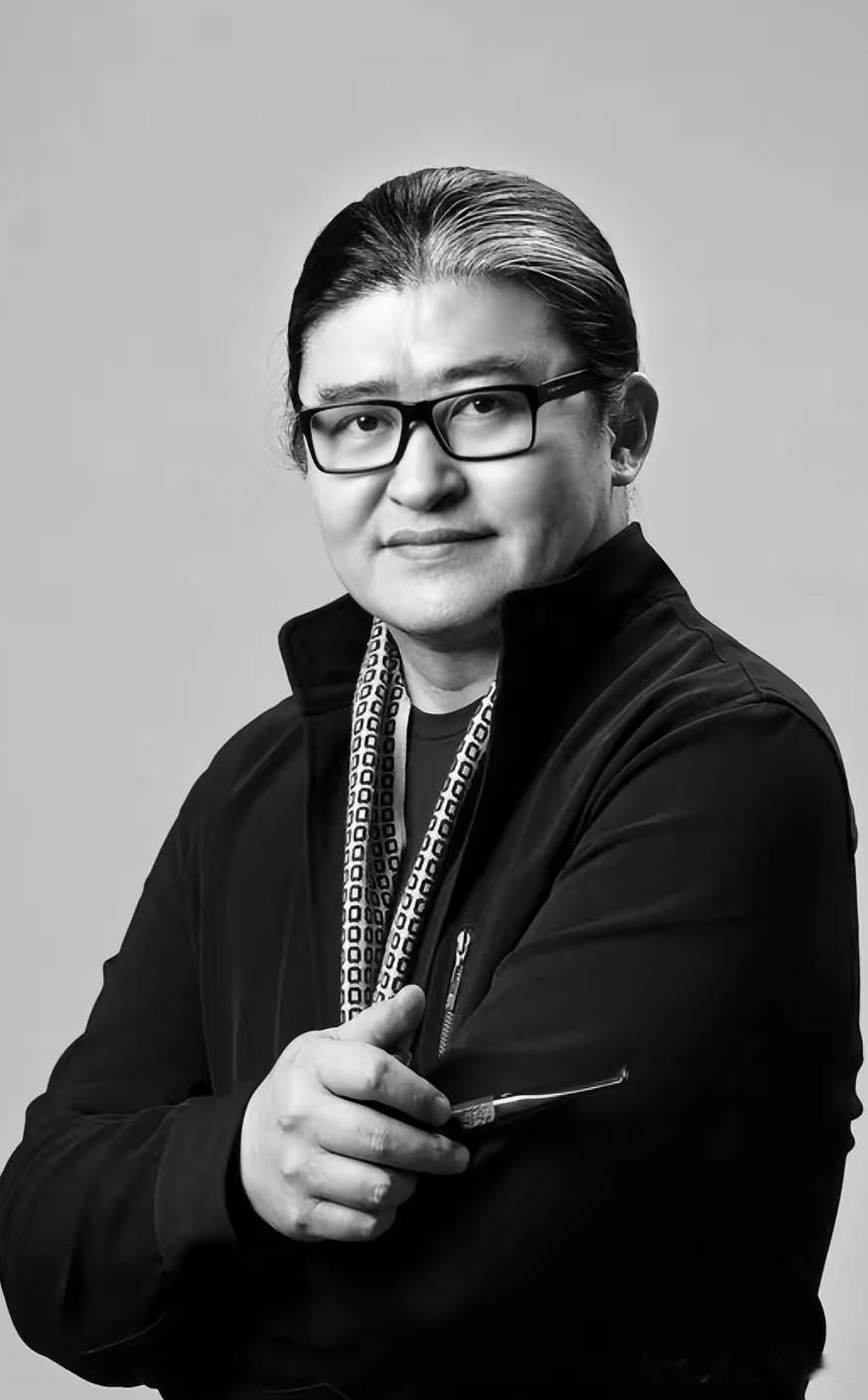 一代音乐家刘欢，于昨日在上海与世长辞，享年63岁。
​他只有一段婚姻，一生一位挚