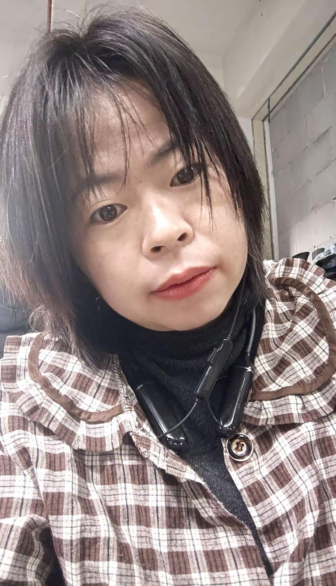 昨天晚上3点多，原来这边也有雷雨加闪电。好多年都没听到雷声了