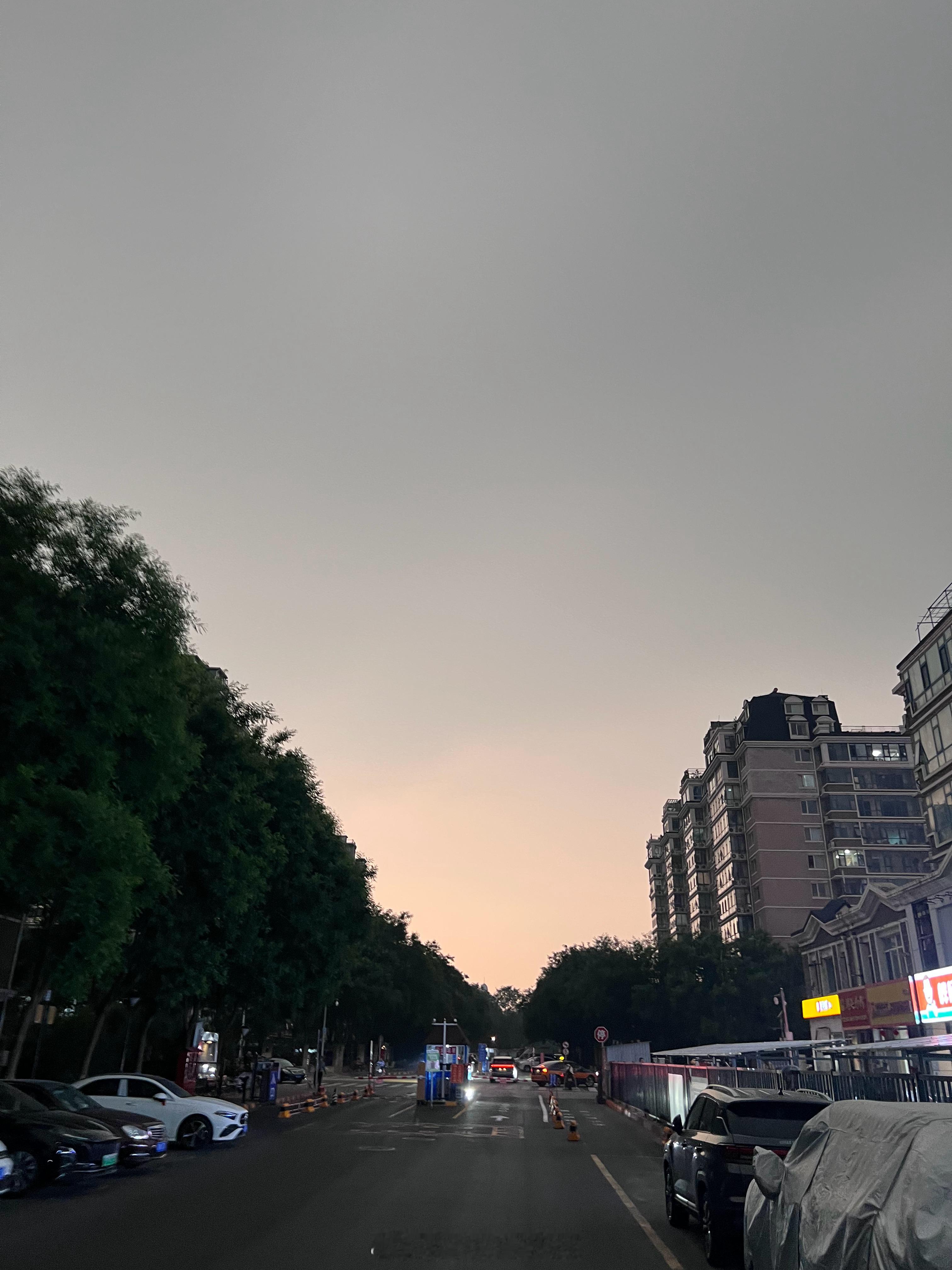 北京下雨了，估计这雨还不小  ​​​