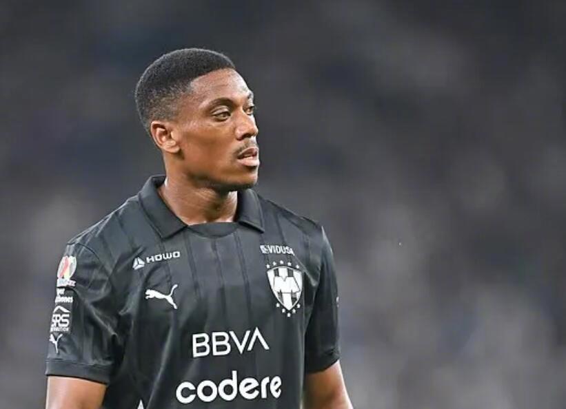 据墨西哥媒体TUDN的报道，前曼联球星马夏尔因在比赛中在场边发脾气，已被其效力的