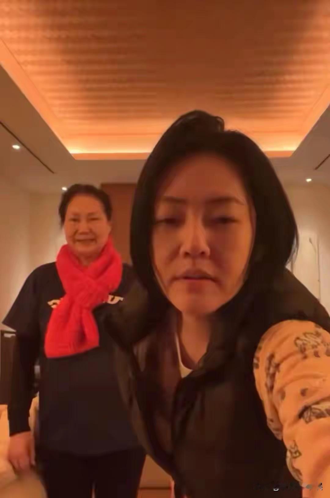 其实一开始是有很多人喜欢大s的
耿直的性格，幽默风趣，还有好几部代表作品，可以说