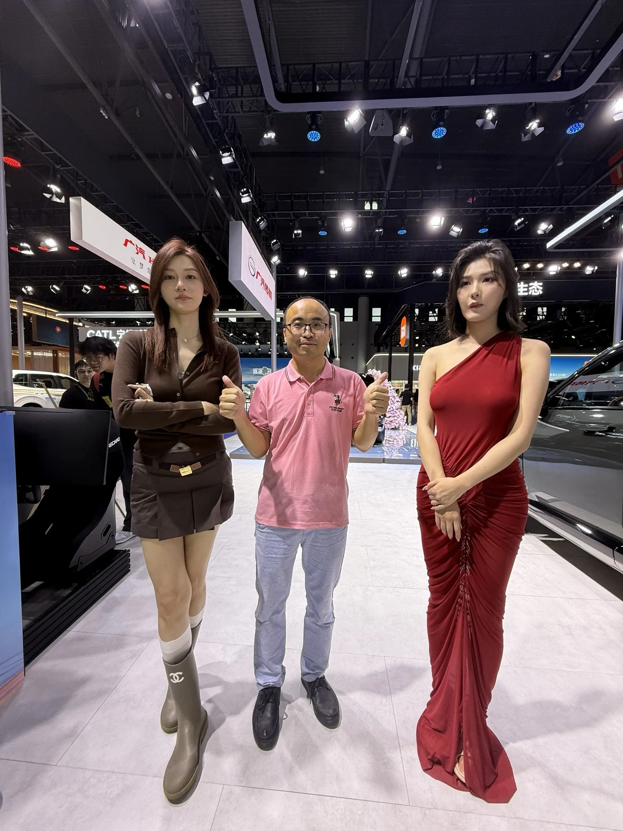 万万没想到 美女合拍 车模美女 程儿 张芮尔