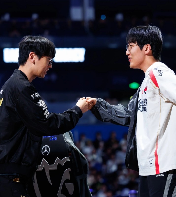 LOL官方分享Doran与Tarzan合影并配文： 一年一度的GRF聚首