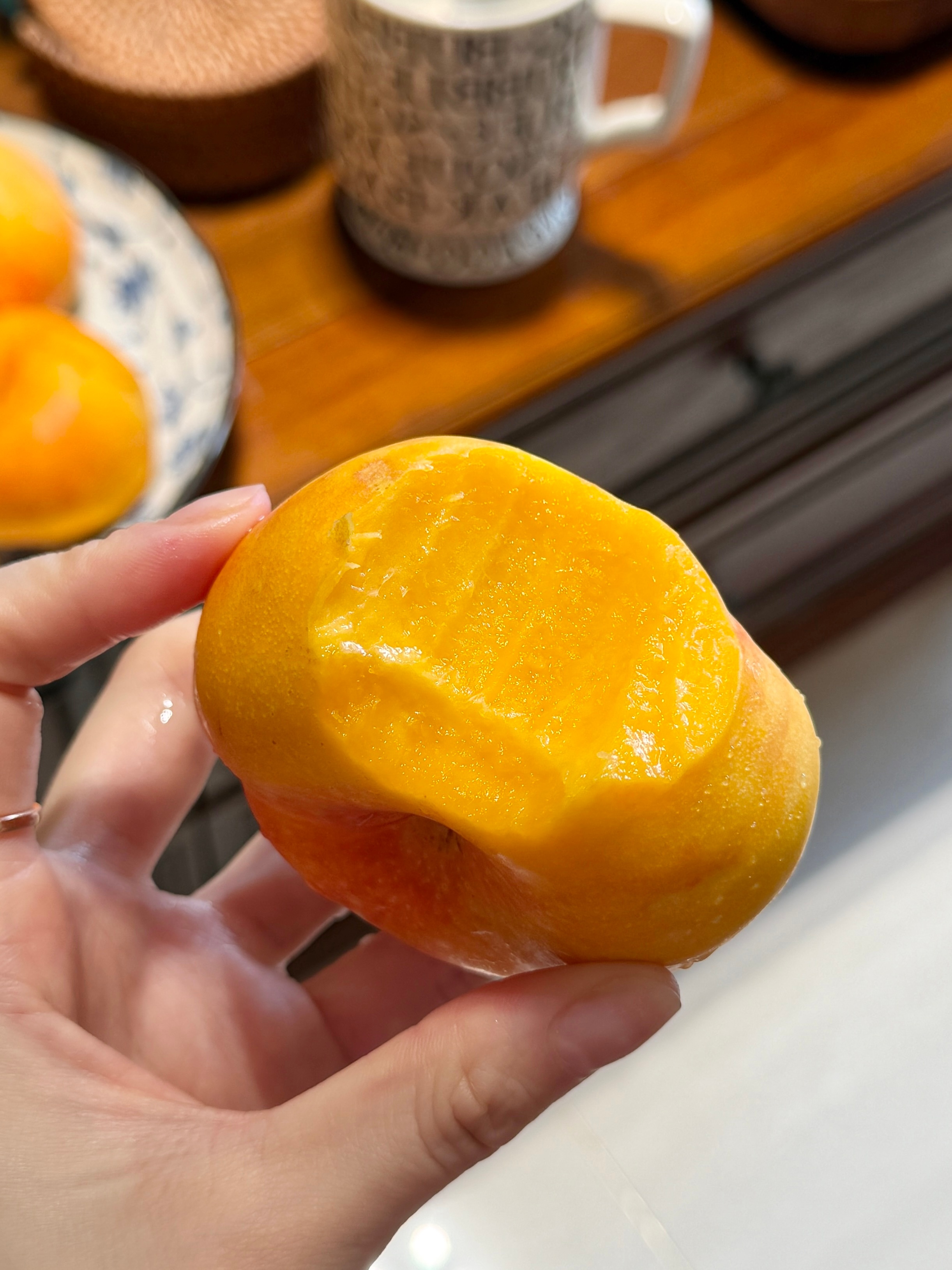 一年一度的🍑蒙阴彩虹油蟠桃又来咯开箱就是满满的桃子香气 其实我昨晚就收到了快递