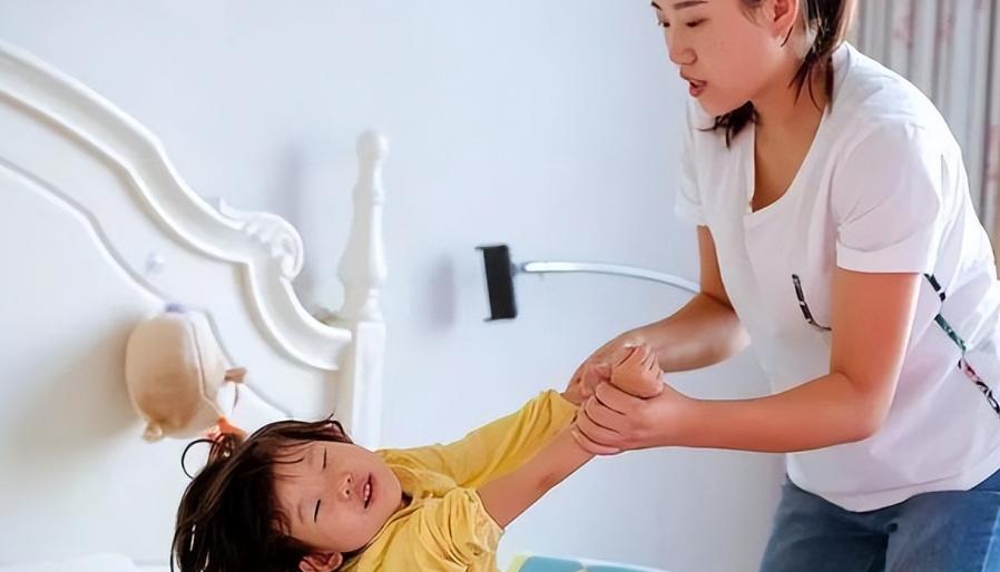 起床后爸妈的这3种催促方式，或让孩子越来越拖拉！很多人犯过

很多家长一到早晨就