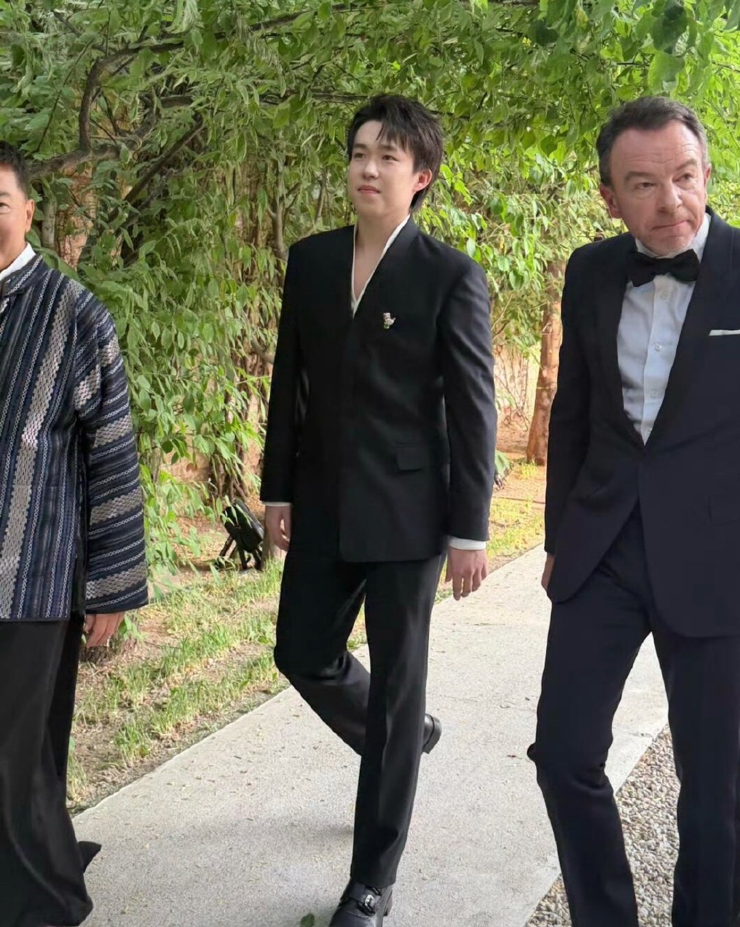 赛场锋芒延续至时尚殿堂！王楚钦以Qeelin全球代言人身份惊艳亮相高级珠宝展当乒