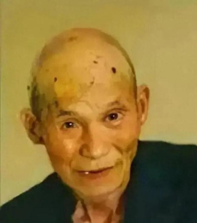 他是全中国坐牢时间最长的人，20岁入狱，77岁才重获自由，累计服刑长达57年。令