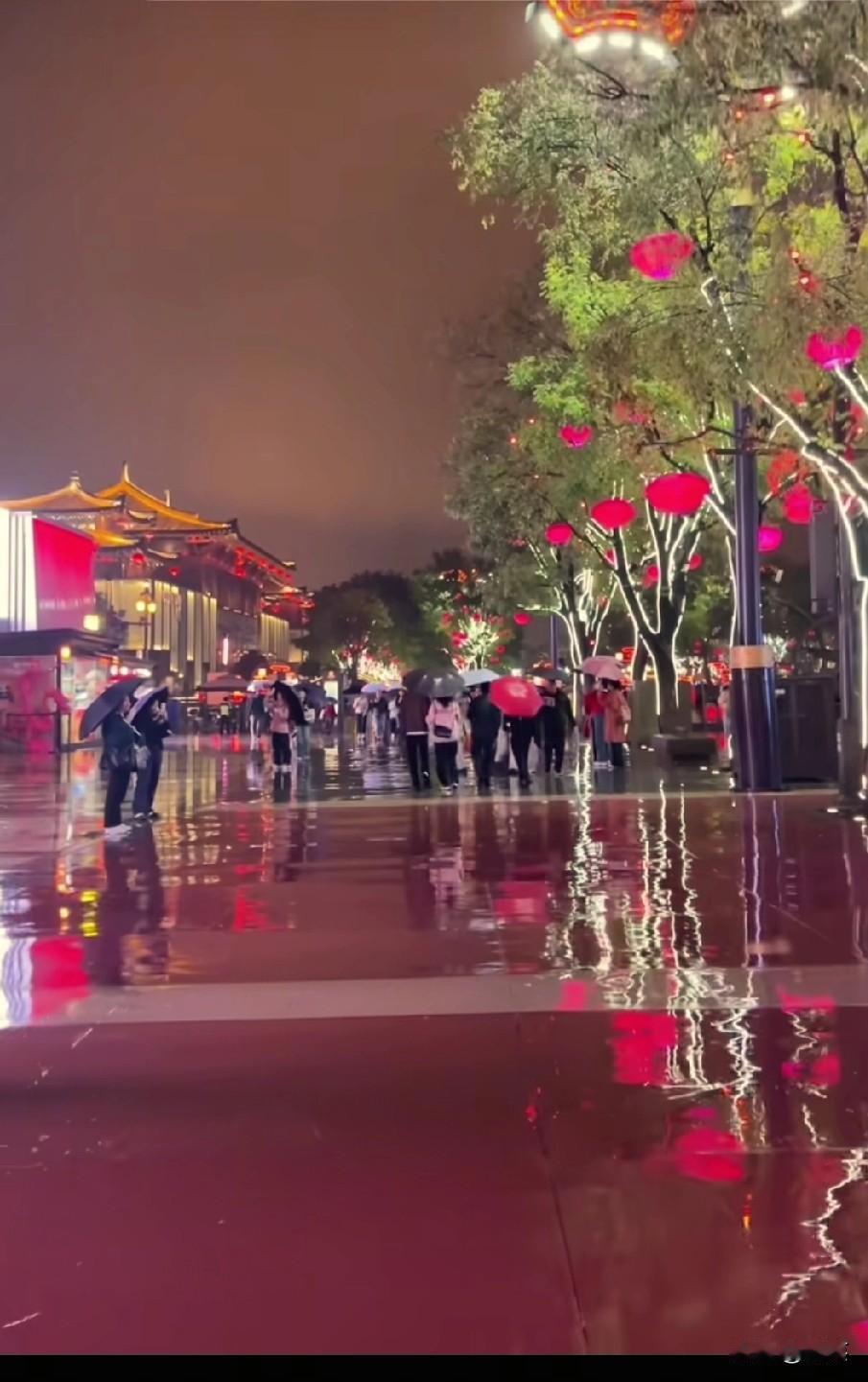 主家每次星期六包饺子，都要保姆再做四个菜，说白了，这些菜雇主根本吃不了，就是想保